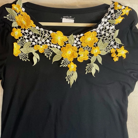 Floral  thread embroidery cutwork style neck line (1pc) appliqué of high quality - Picture 2 of 9